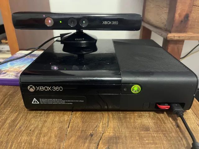 Xbox 360 Super Slim 4gb Travado com Controle sem Fio