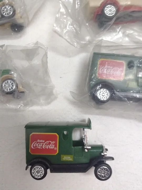 Lote de Caminhões da Coca Cola da década de 90 novos... - Foto 4