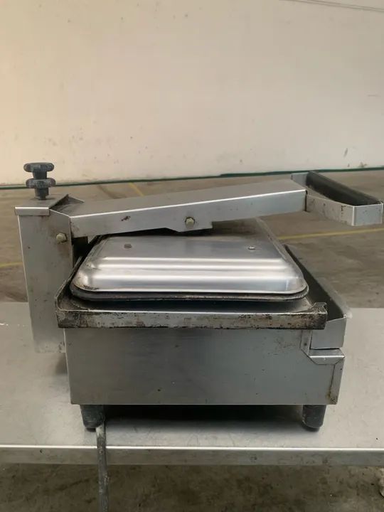 Chapa para Lanches elétrica com prensa 