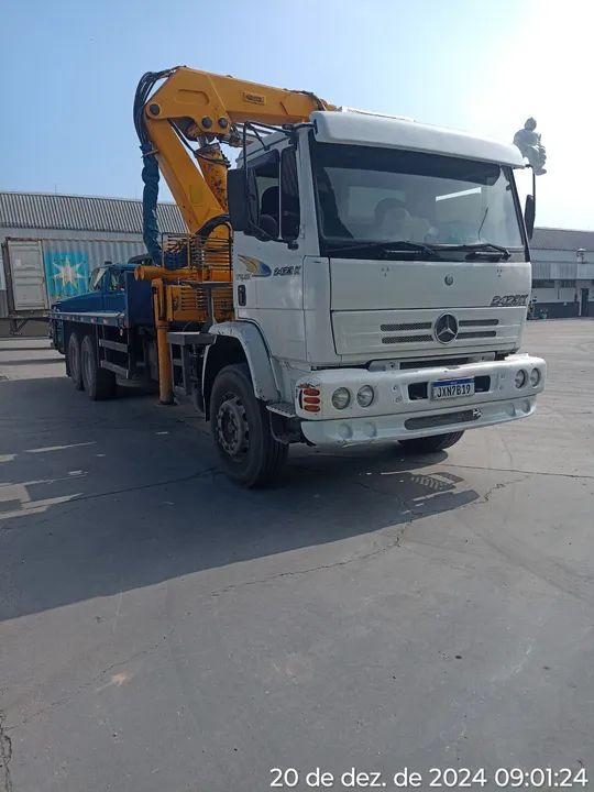Caminhão 2423 