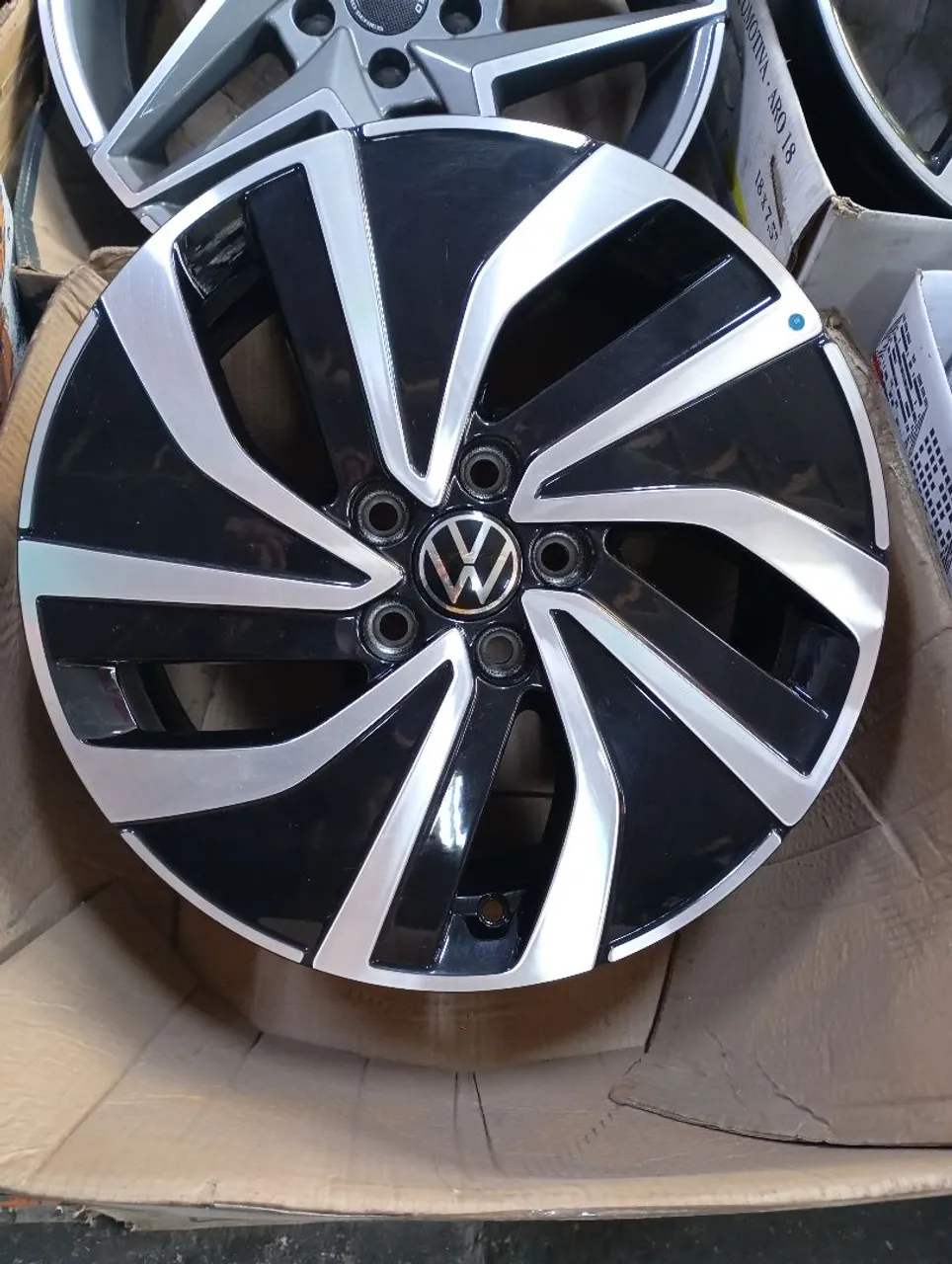 Roda R16 VW Polo.