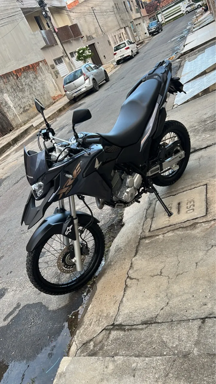 Xre 300 2023