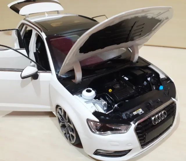 Miniatura Audi A3 Sportback 2013 1/18 Paudi Models na caixa