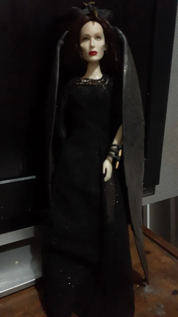 Boneca Colecionável Morticia Addams