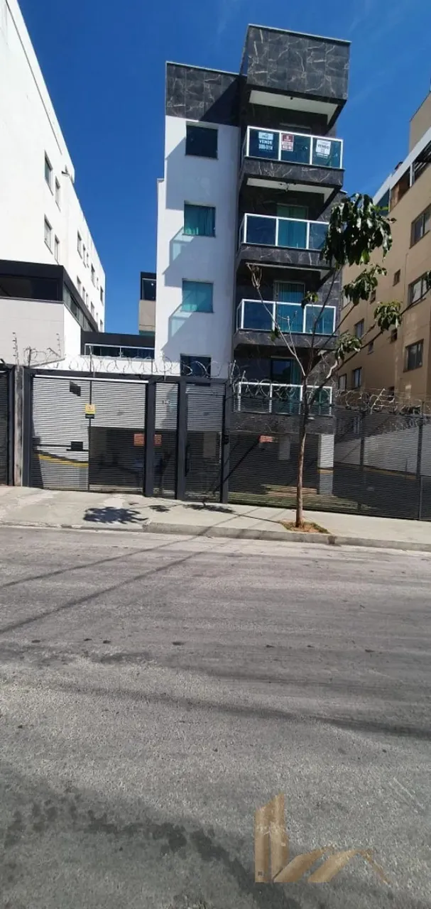 Cobertura à Venda no Bairro Heliópolis 5 Quartos, 2 Banheiros, 2 Vagas 140 m² - R$ 750.000