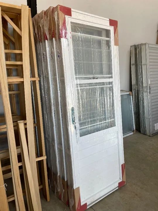 Porta c/ Vidro e Grade Reforçada - Foto 4