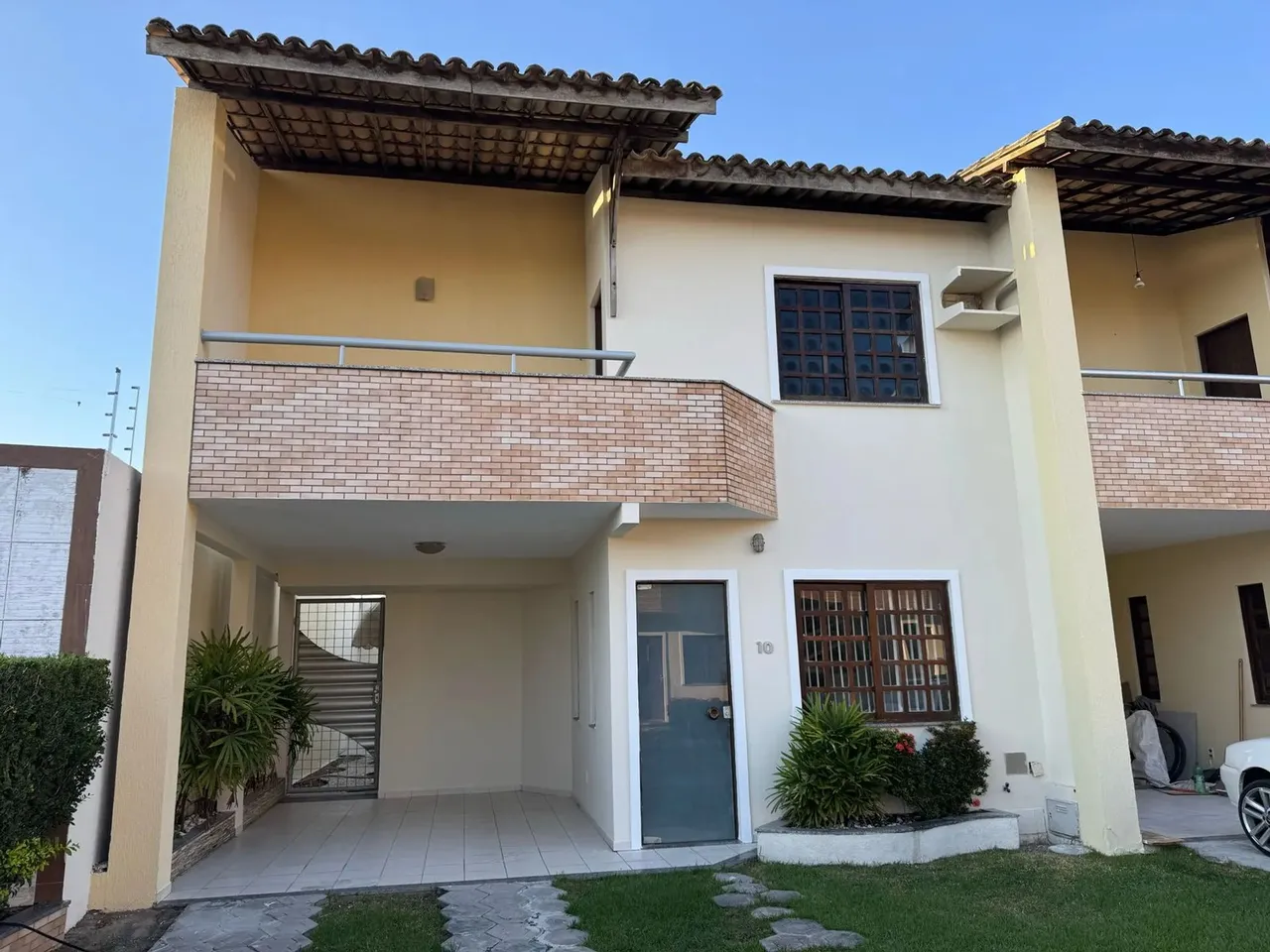 Casa duplex com 3/4 (1suíte) no bairro Santa Mônica