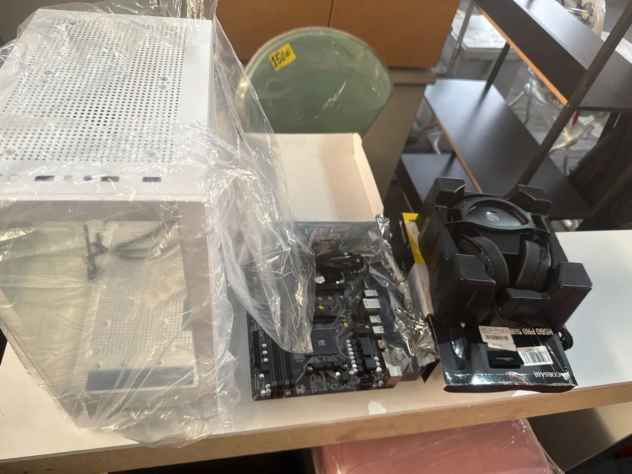 Gabinete gamer e placa giga B450 e HS60 