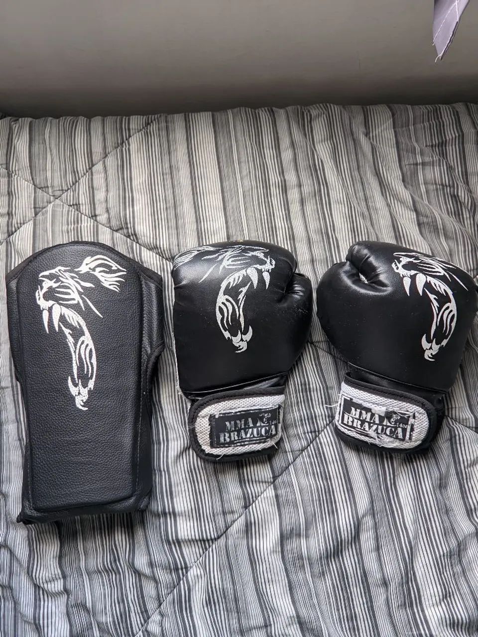 Kit Luvas e Caneleira de Boxe/Muay Thai