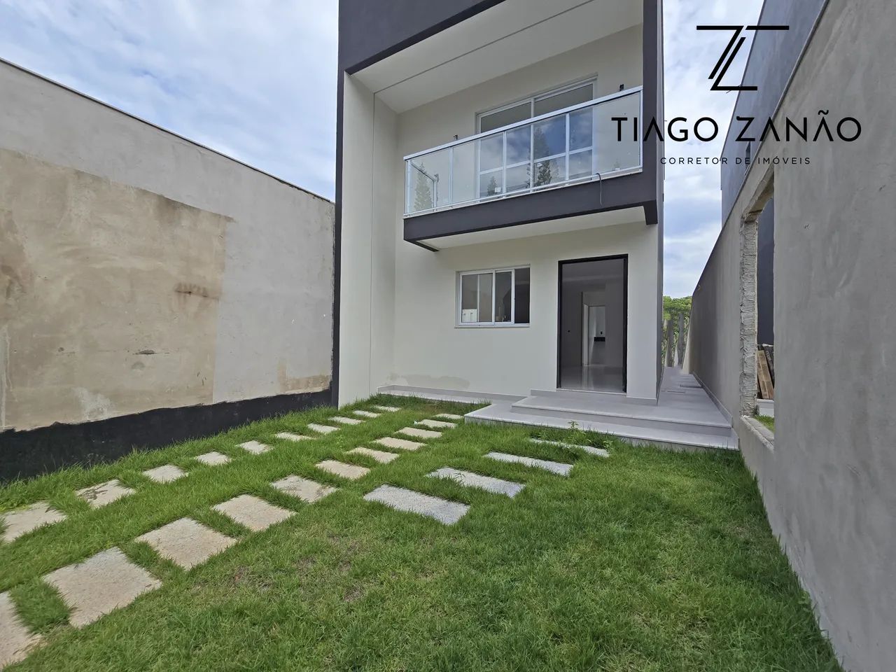 Casa duplex, 3 quartos, sendo 2 suítes, Bairro São Patrício em Jacaraipoe