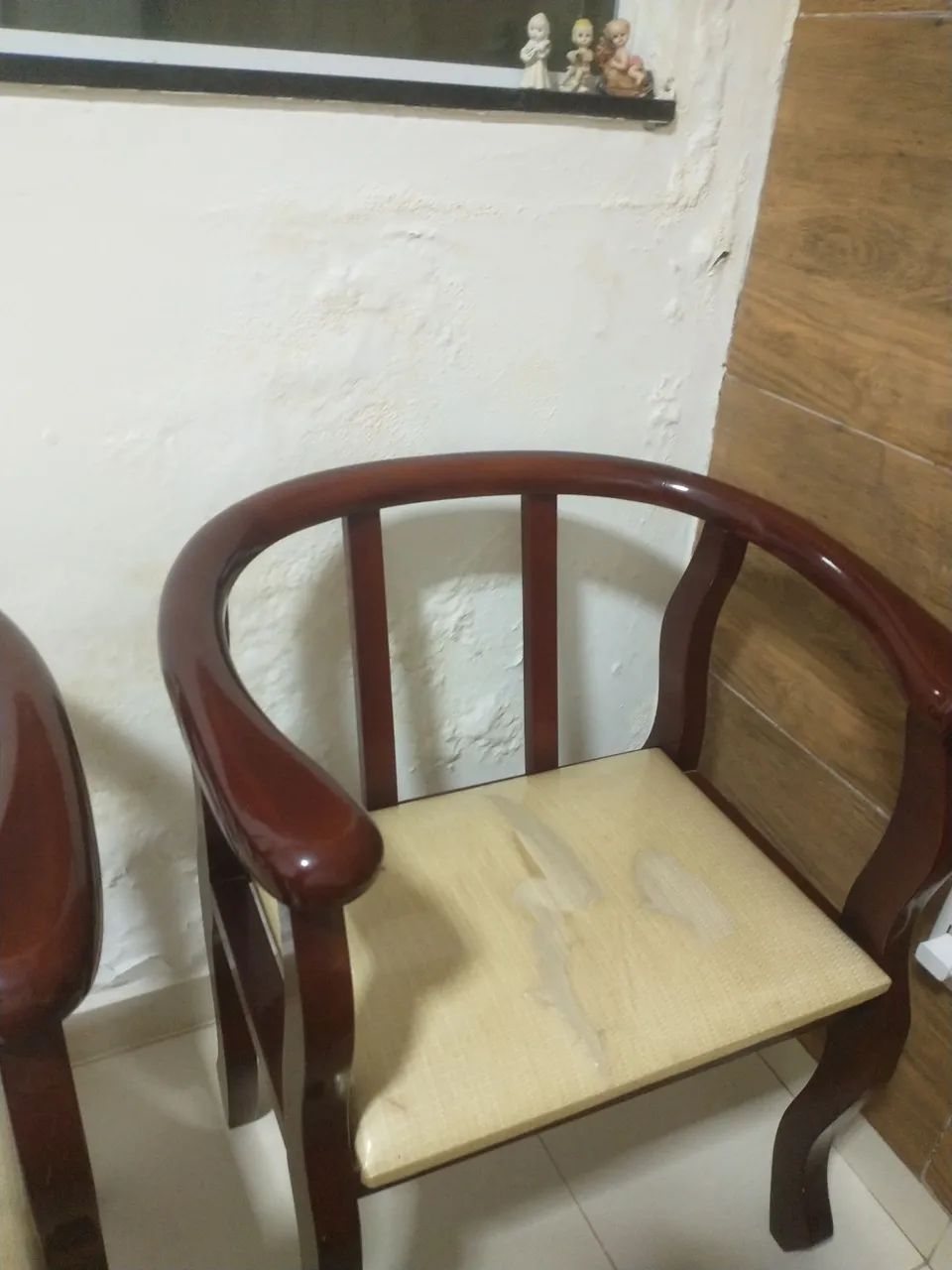 Cadeiras de madeira com design elegante - Foto 4