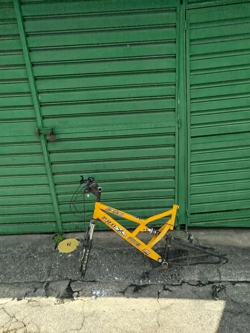 Quadro bicicleta aro 26, no estado que tá 