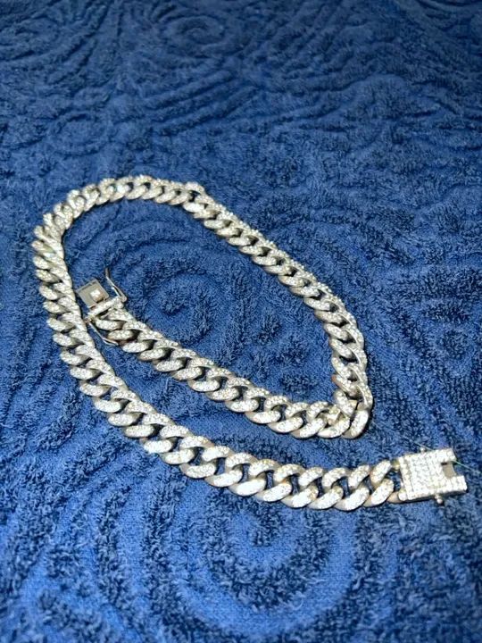 Cordão de Diamantes - Luxo e Estilo