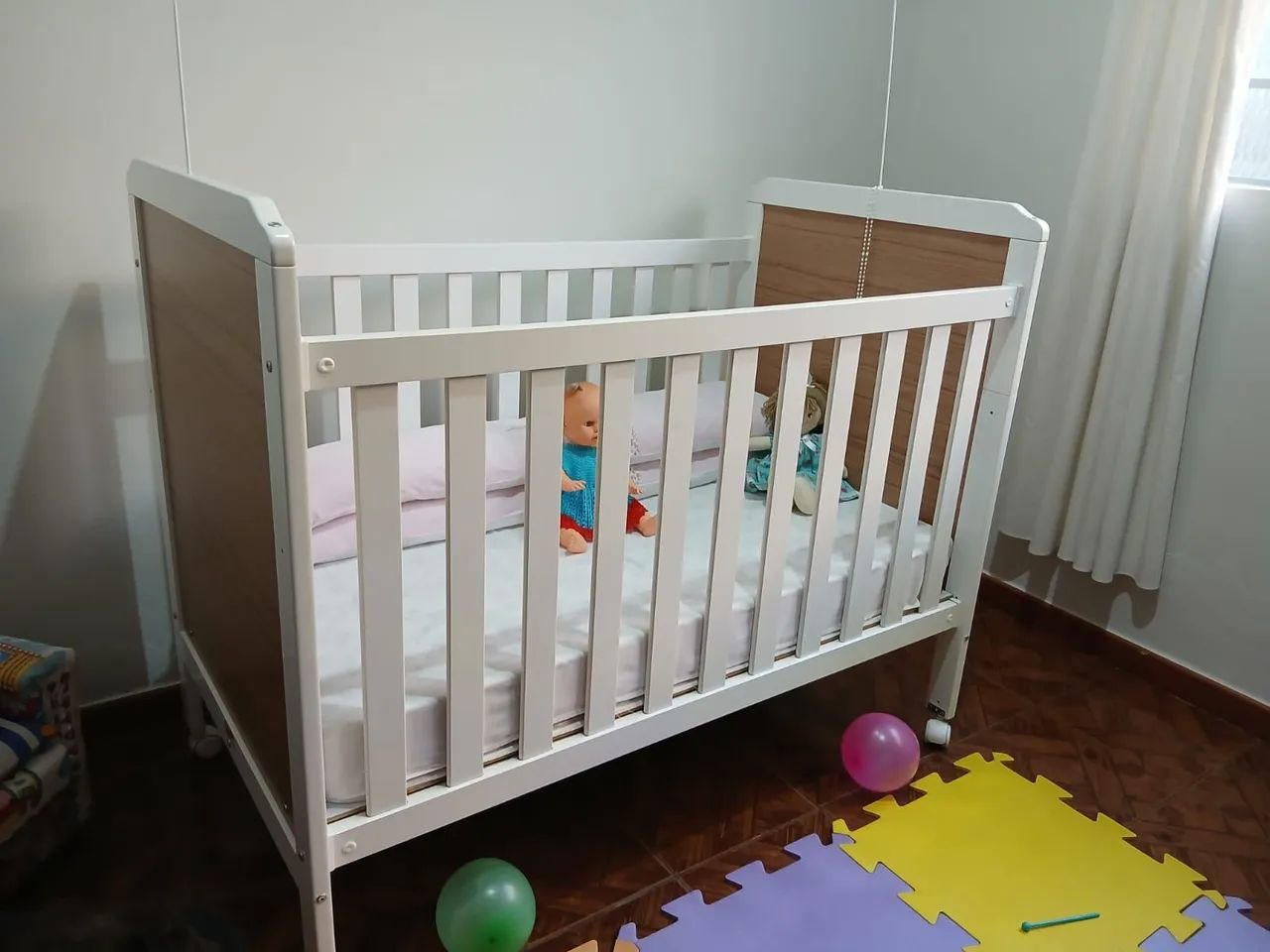 Berço tamanho americano, que vira mini cama. Marca Peroba  - Foto 4