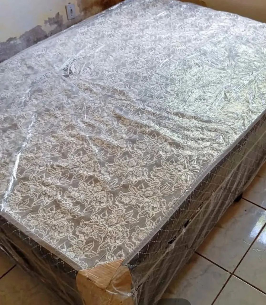 Cama Box de casalcom Estrutura de Madeira