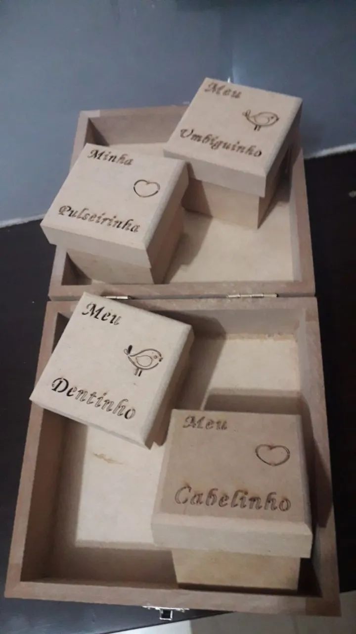 Kit em MDF caixa recordações bebê quadrada e bauzinho novos - Foto 6
