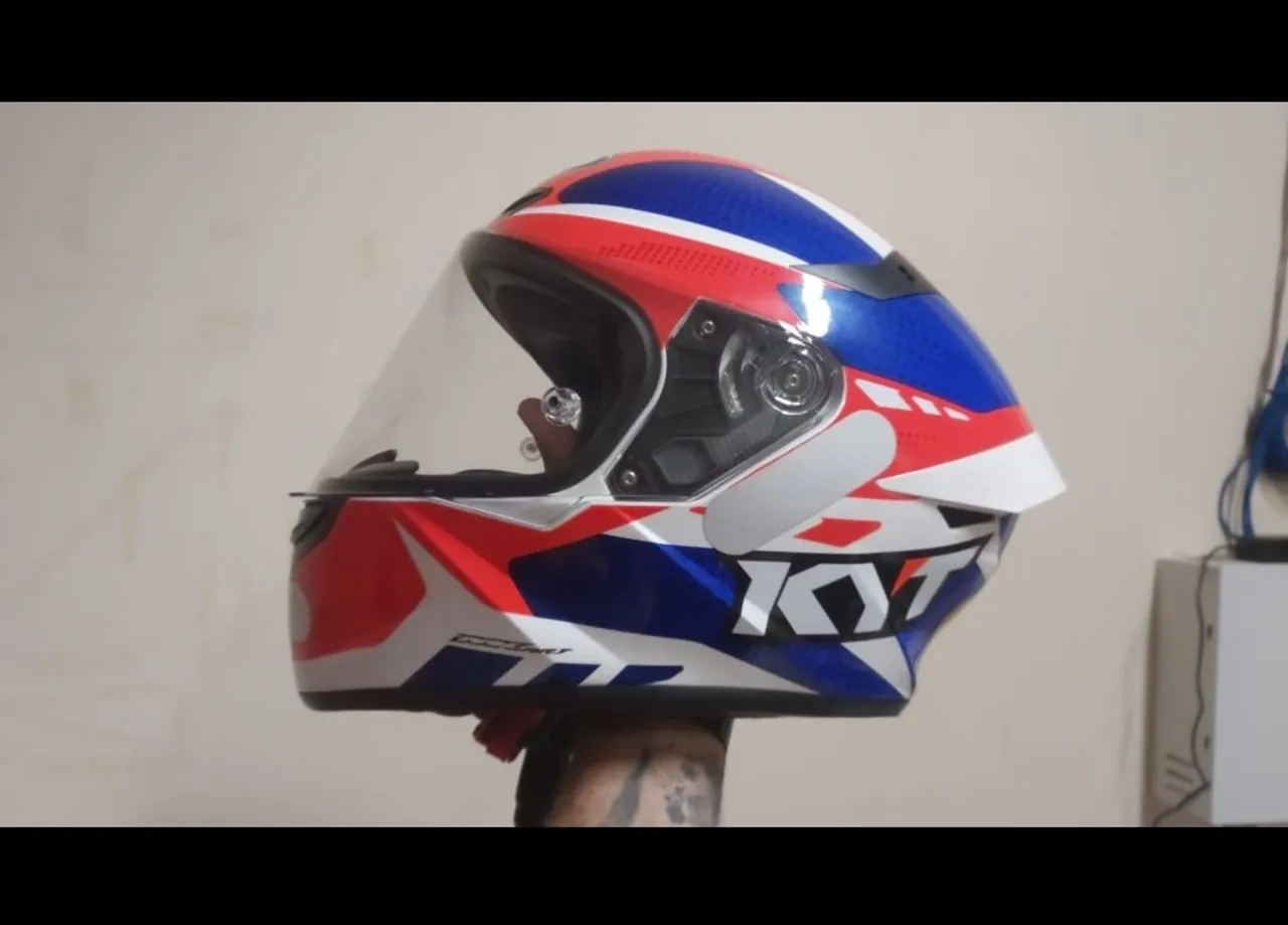 Capacete KYT tt course