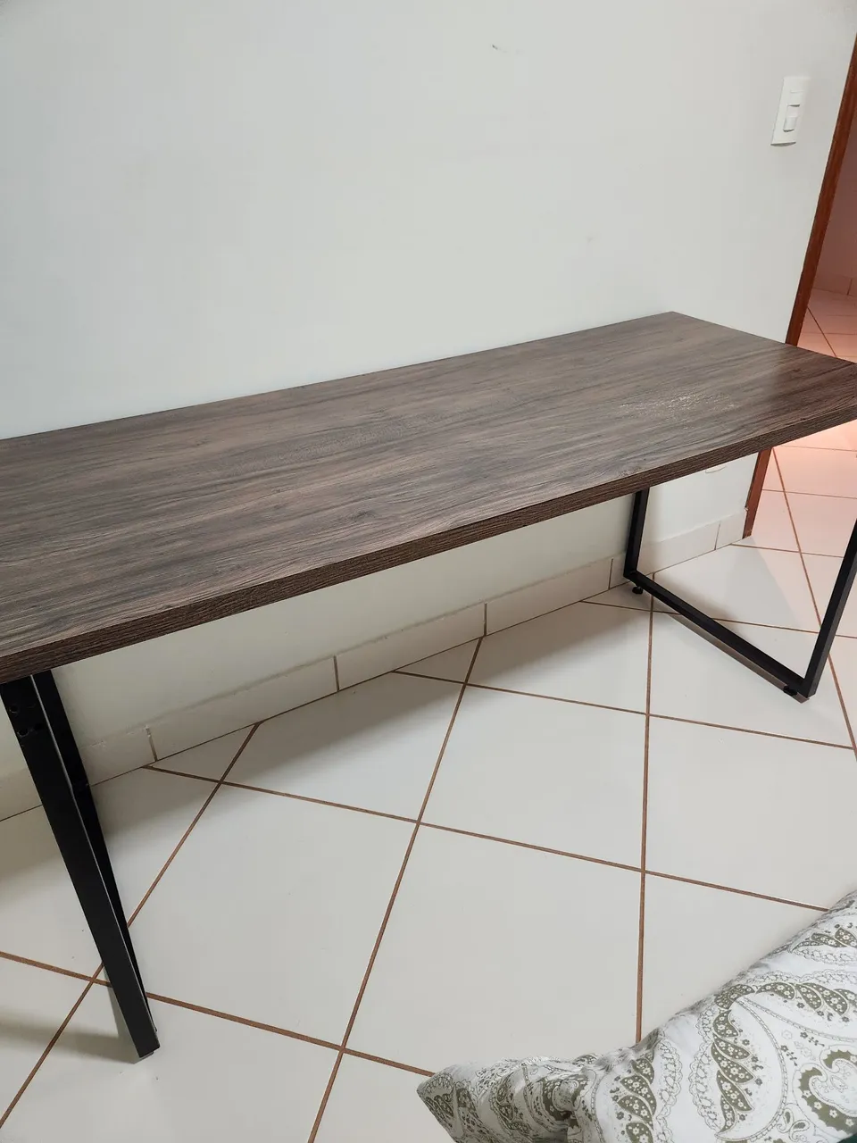 Mesa de Escritório em Madeira com Estrutura de Ferro