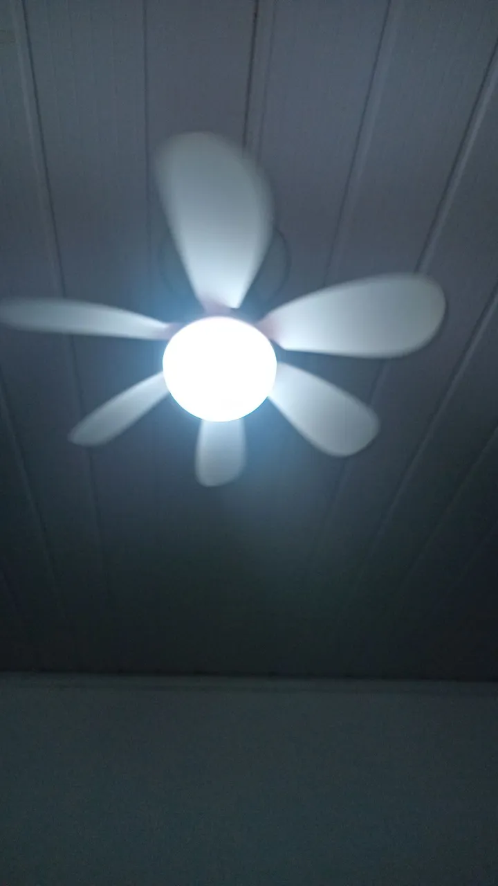 Ventilador de Teto com Luminária