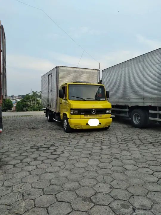 Caminhão Mercedes Benz 710 - Baú - Foto 3