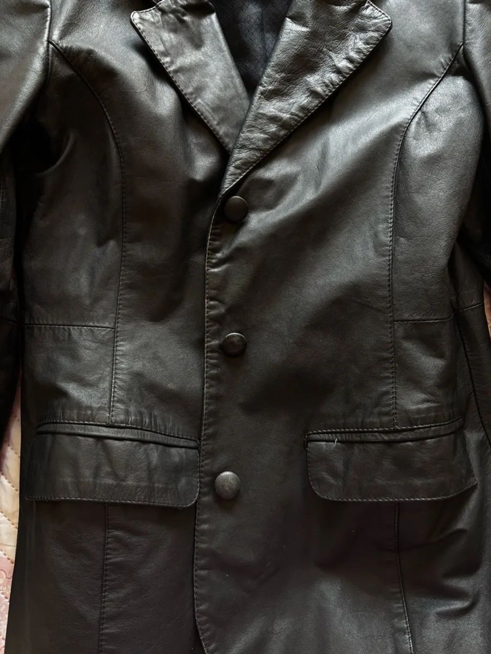 Blaser de couro preta feminina usado veste 38/40 150,00 Canoas - Foto 2