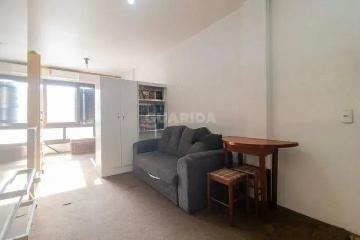 Studio mobiliado para alugar no bairro Cidade Baixa.