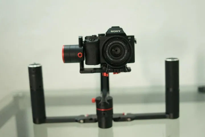 Estabilizador Gimbal FeiyuTech A2000 Dual Grip - 2,5 kg (usado em ótimo estado)