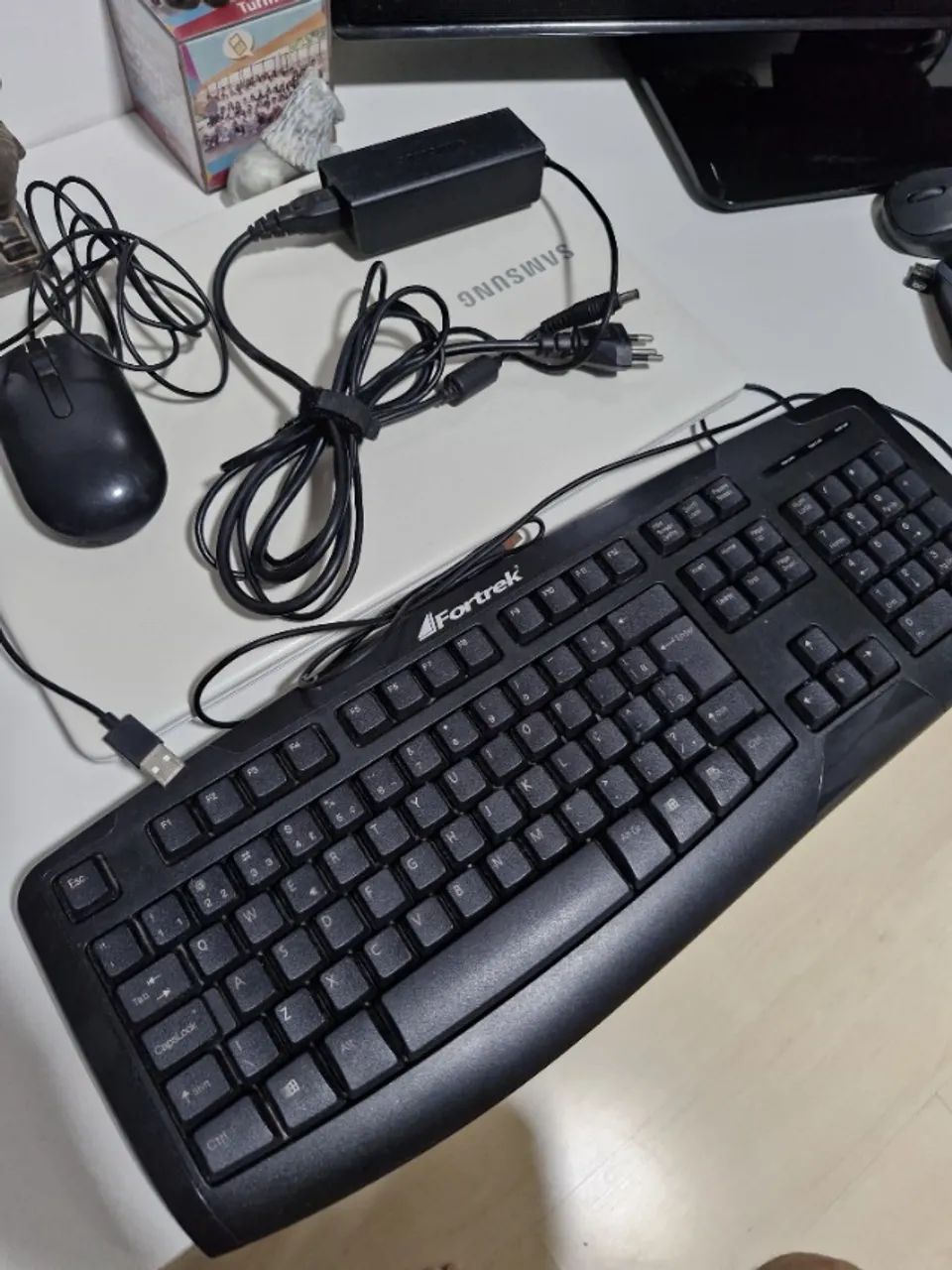 Notebook SAMSUNG, Intel i5, 4gb RAM, SSD 256gb, Windows 11 + Mouse + Teclado com fio - Foto 4