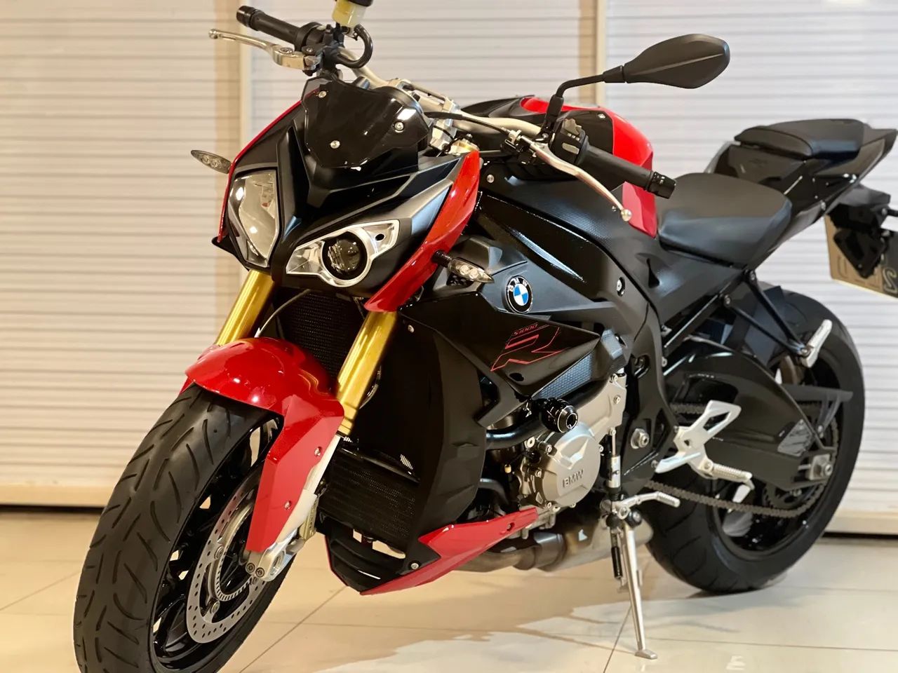 BMW S1000r impecável Pouco Rodada