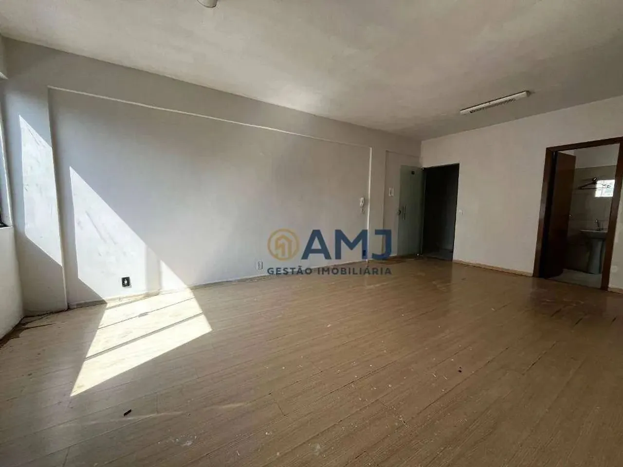Sala para aluguel na Av. T-7!