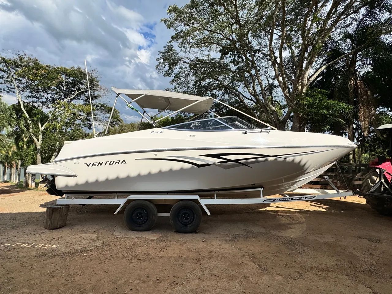 Lancha Ventura V250 Comfort Mercruiser V8 350 MAG 2012 - Foto 2