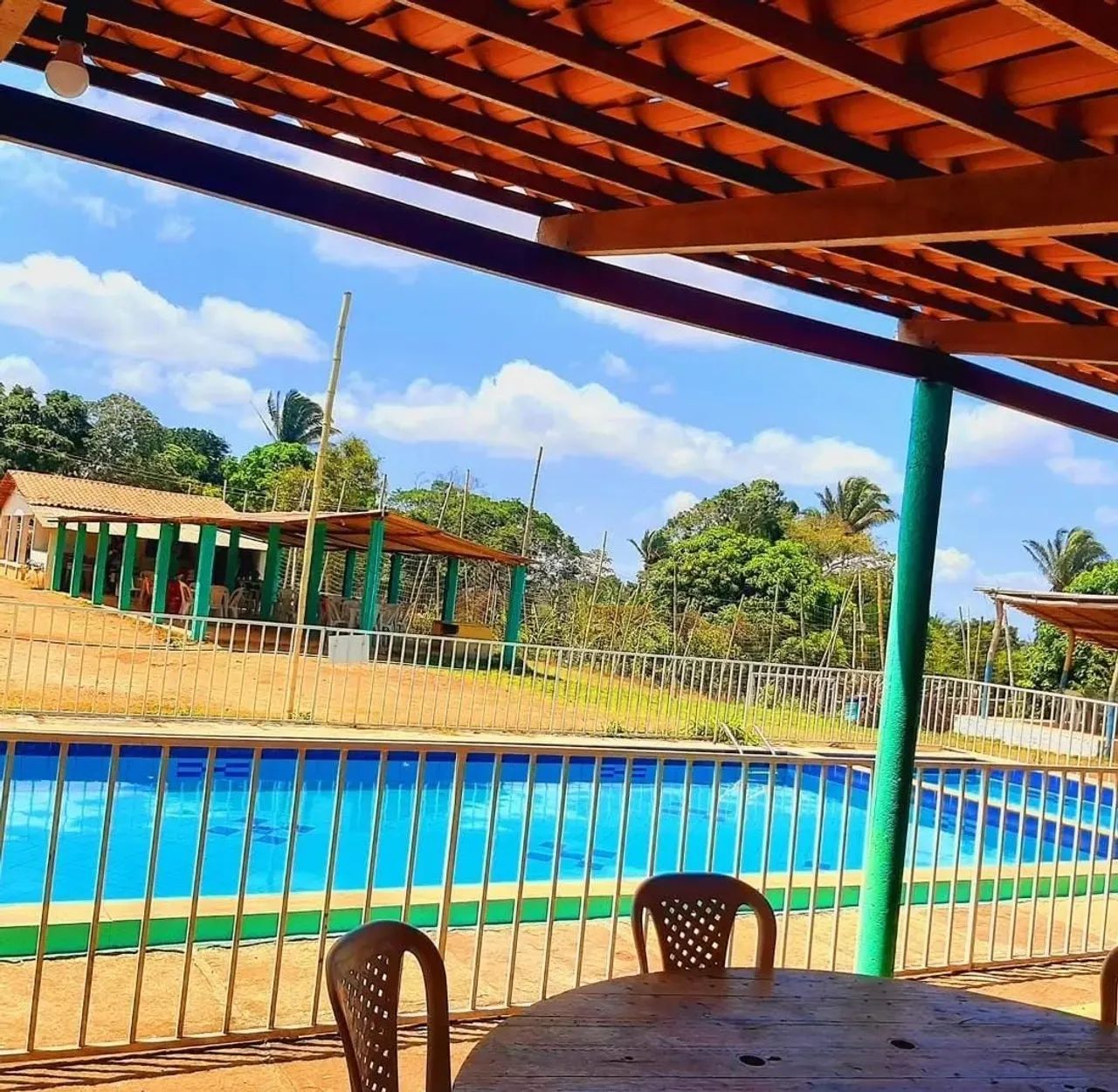 Sítio com piscina e área verde em local tranquilo - Foto 2