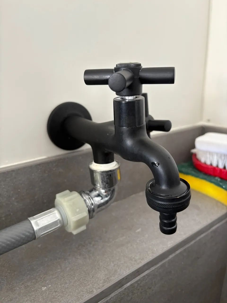 Torneira Duas Saídas Lavanderia metal Preto Fosco - Foto 3