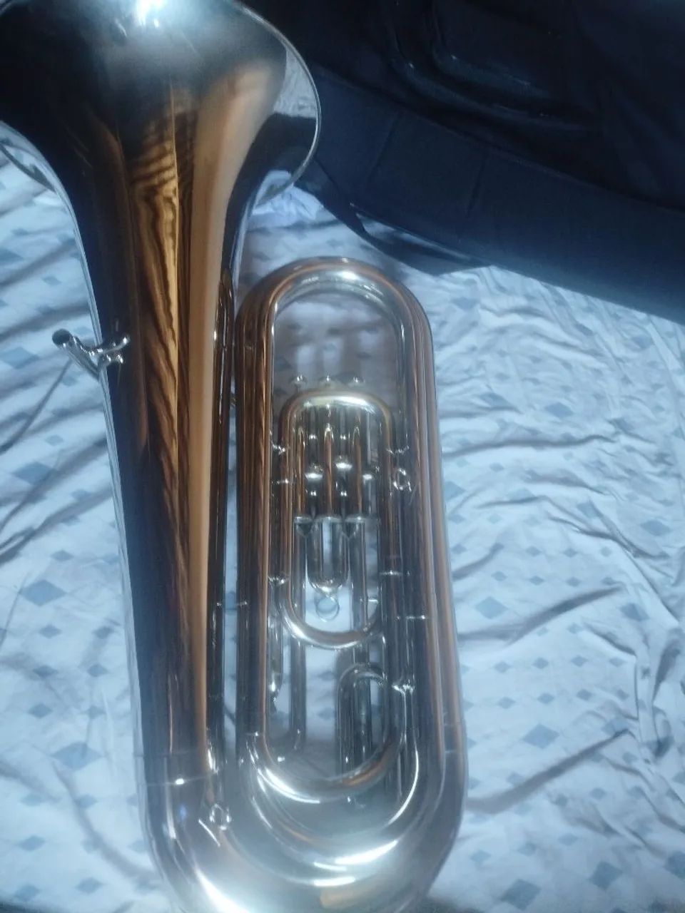 Tuba em Prata