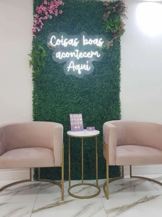 Painel Neon Led com base em Acrílico Coisas Boas Acontecem Aqui - 70x50 cm