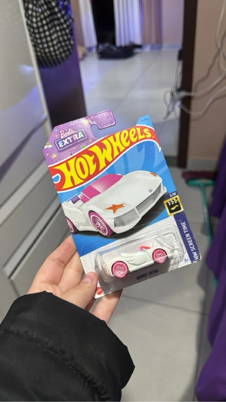Hot Wheels Barbie Extra - Carro Colecionável