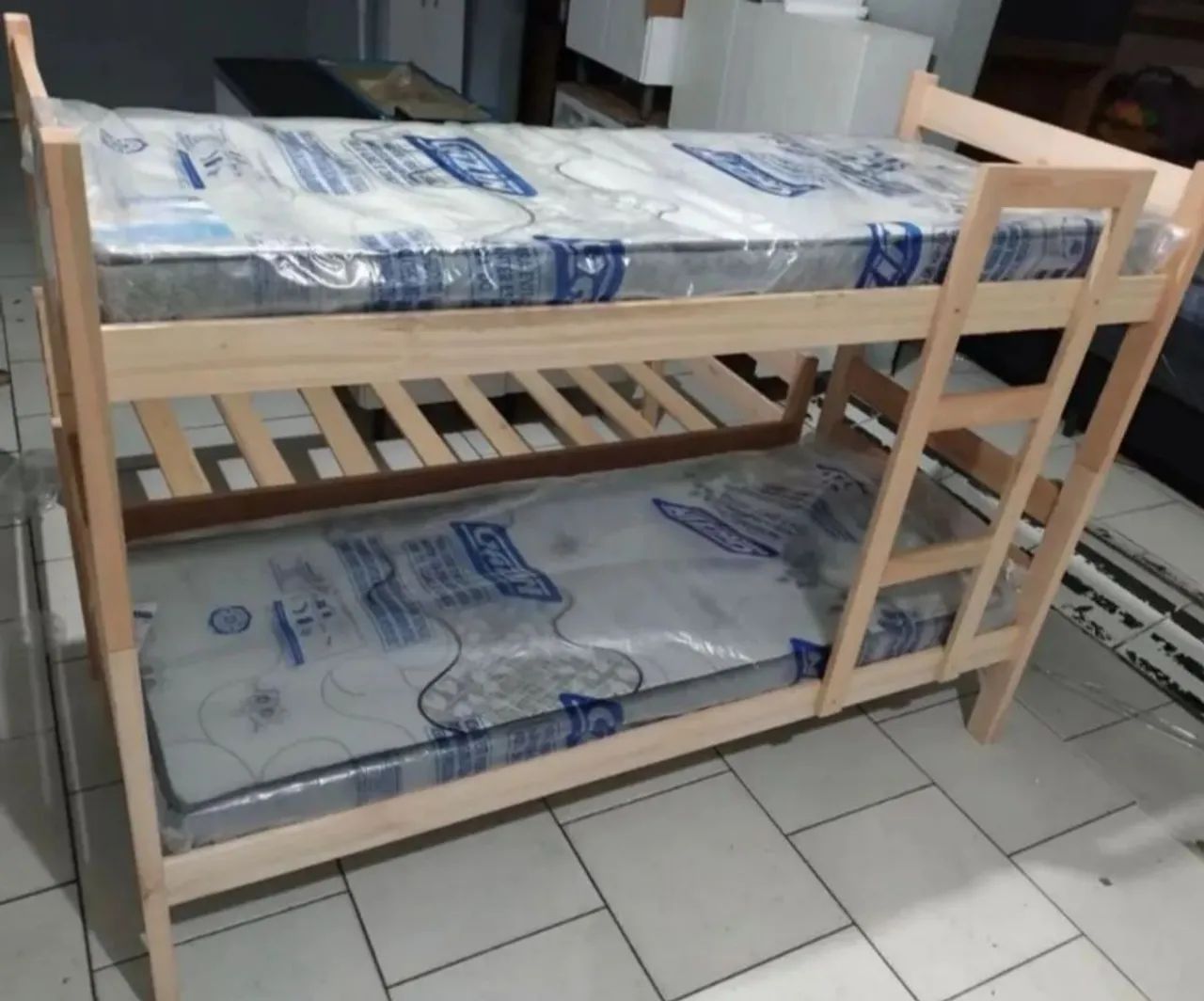 Beliche NOVO e 2 colchões NOVOS 