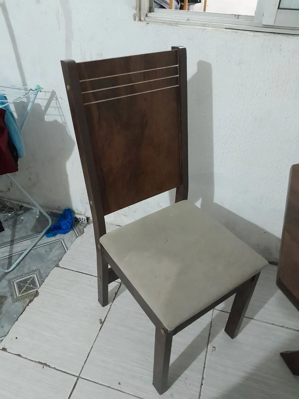 PREÇO NEGOCIÁVEL- Conjunto de Mesa e 4 Cadeiras - Madeira  - Foto 5