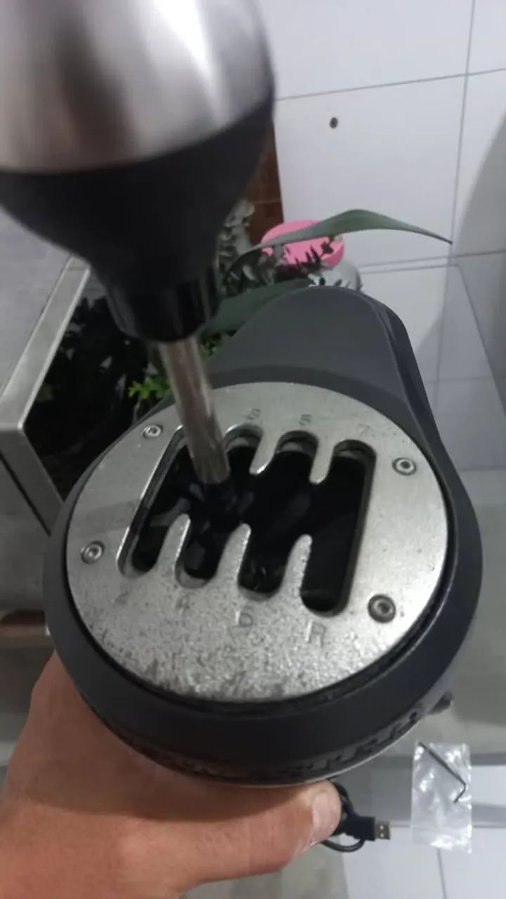 Cambio Thrustmaster TH8A com todos acessórios