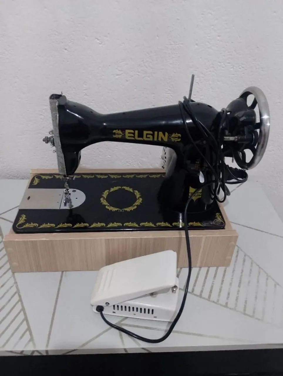 Máquina de Costura Elgin Antiga - Foto 2