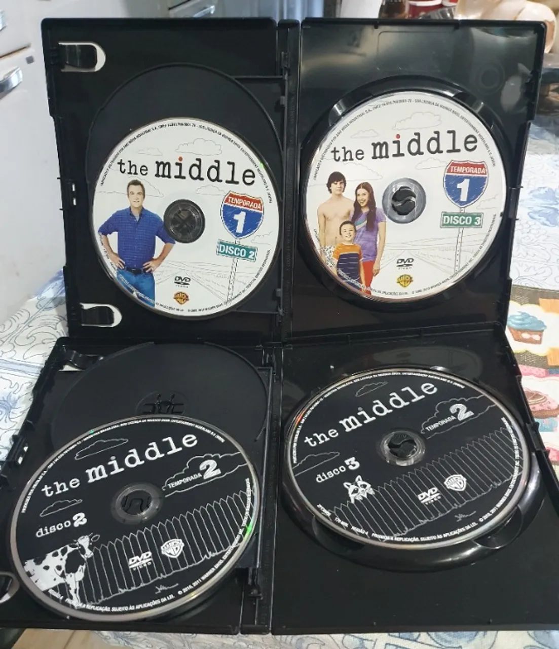 Coleção Box DVD The Middle com 2 temporadas (6 Discos) Original Raridade - Foto 6