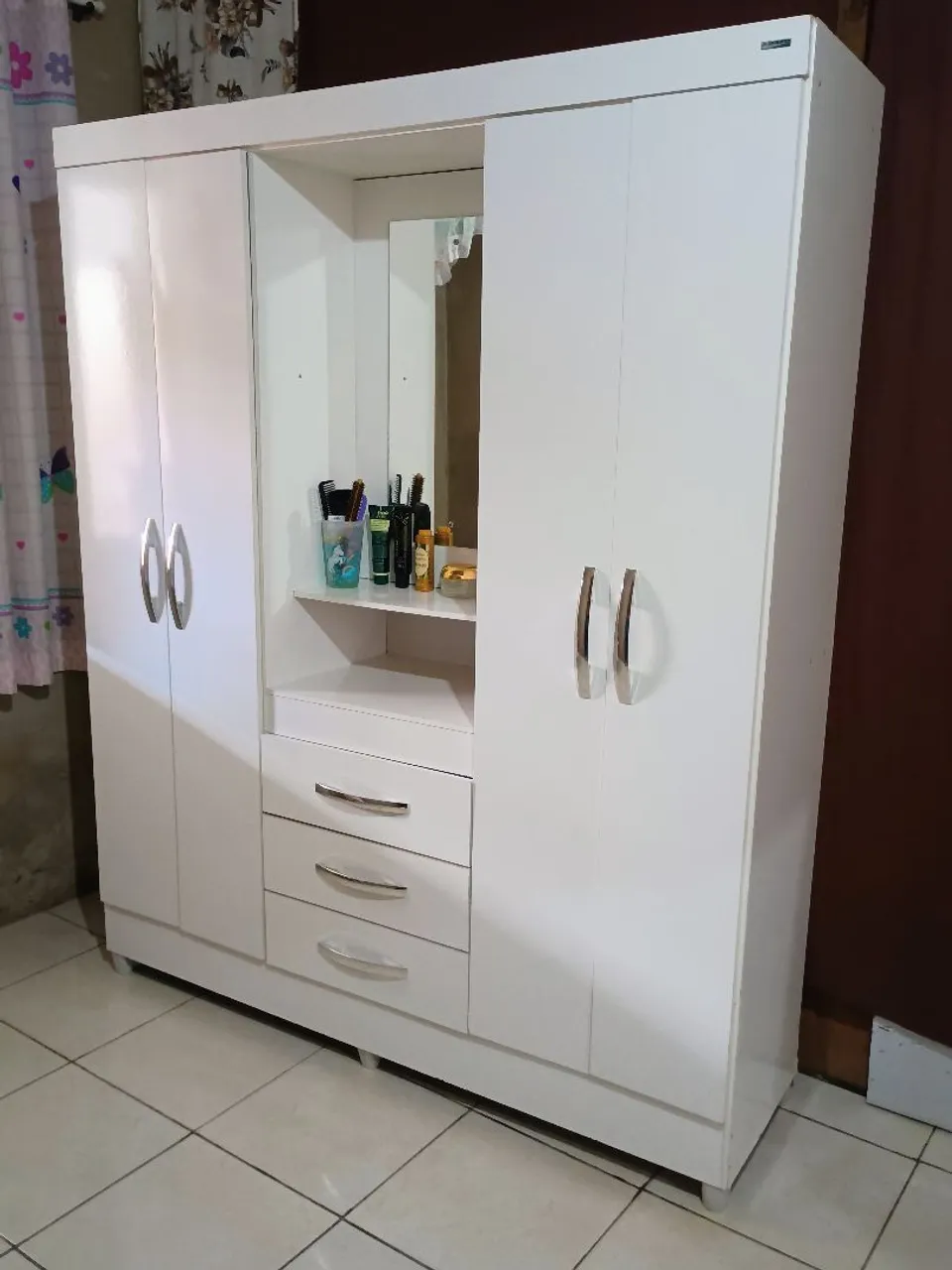Guarda-Roupa Branco com Espelho e Gavetas