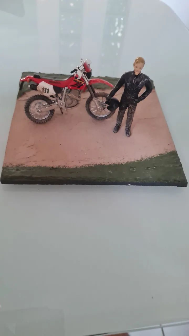 Boneco de Motociclista Colecionável - Foto 4
