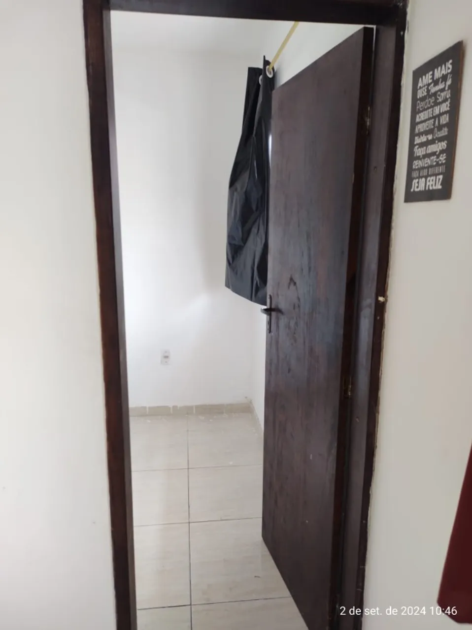 Vendo um prédio com 3 kitnet, 2 box comercial no térreo (fica em Periperi )e cobertura.