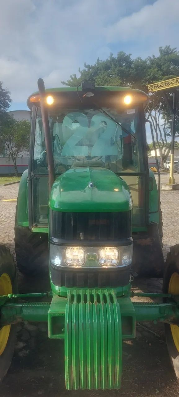 trator agricola cabinado marca john deere modelo 6100j ano 2022  - Foto 4
