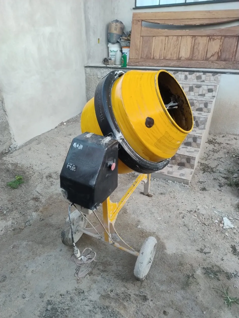 betoneira menegote 150lts 220v em perfeito estado de conservação