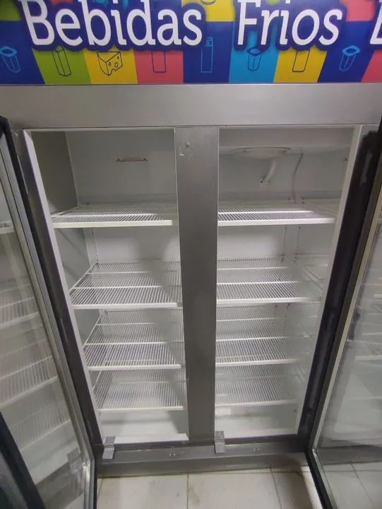 Expositor 3 portas para frios bebidas, laticínios 1 ano de uso, estado de novo  - Foto 4