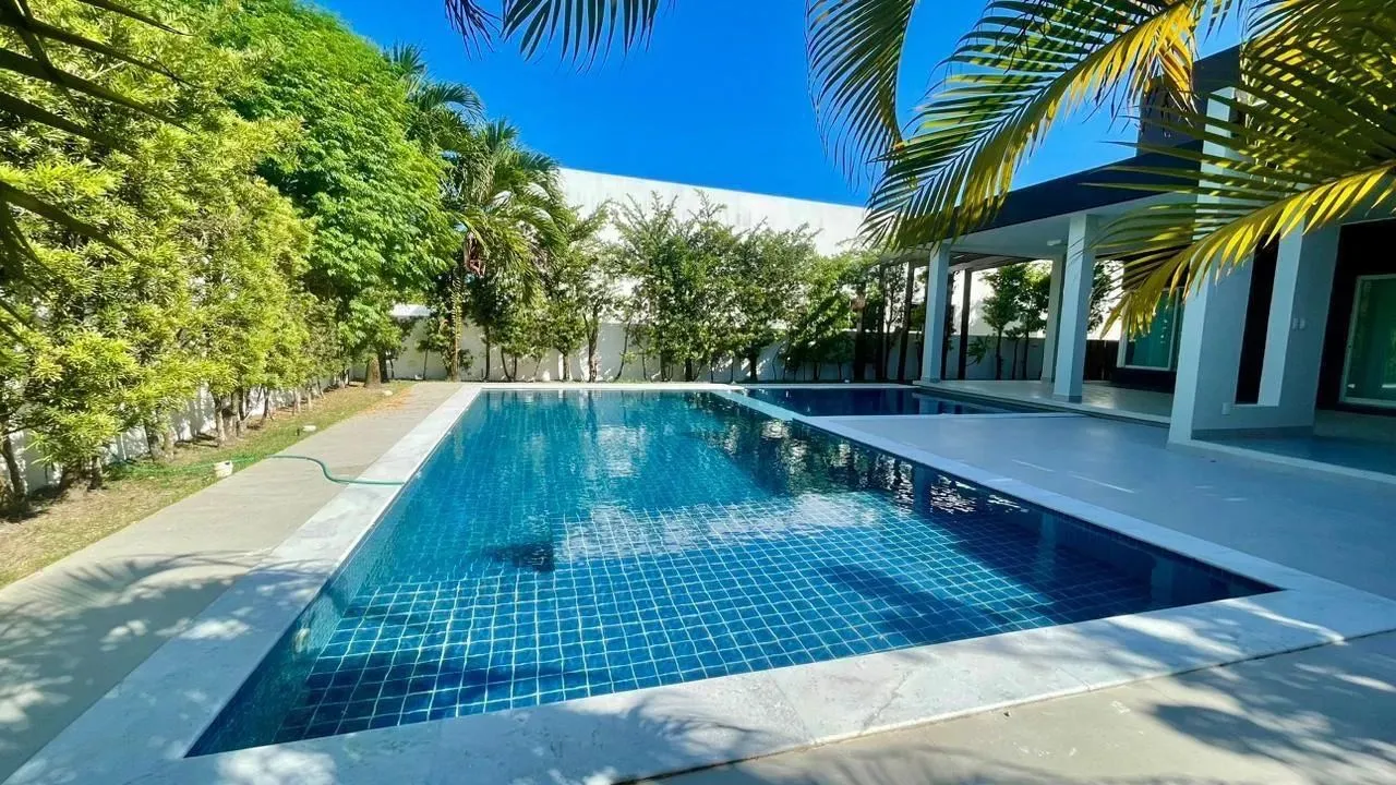 Excelente Casa de Alto Padrão no Condomínio Laguna