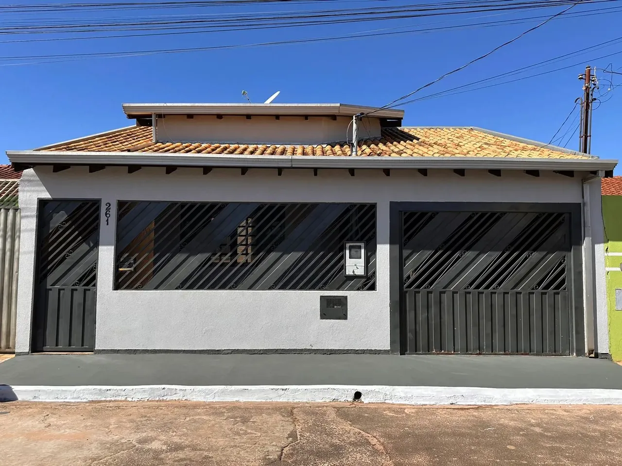 Casa reformada á venda com 3 quartos sendo 1 suíte no Aero Rancho em Campo Grande - MS