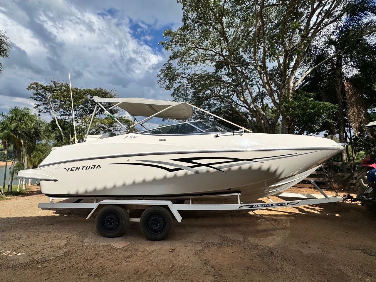 Lancha Ventura V250 Comfort Mercruiser V8 350 MAG 2012 - Foto 6